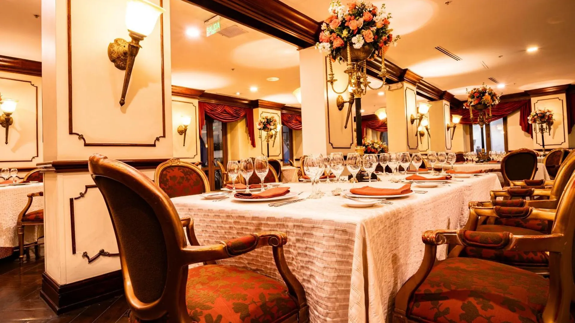 Plaza Grande Hotel Quito 5*,